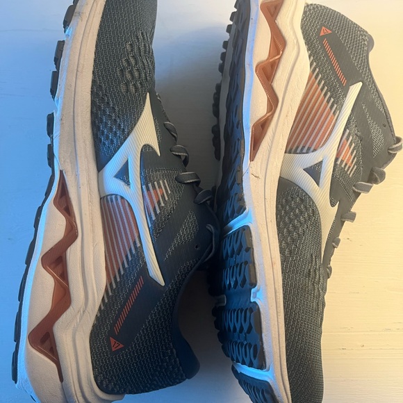Mizuno Running shoes - Picture 3 of 6
